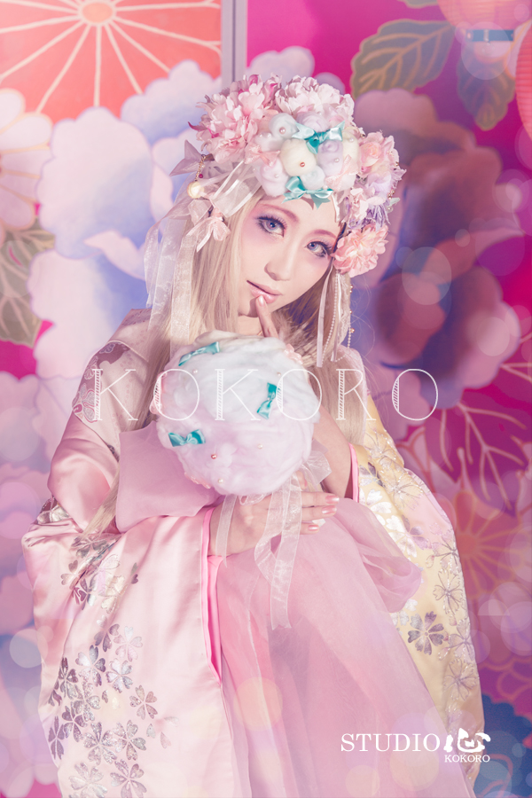 京都 花魁体験 ピンク背景 着物