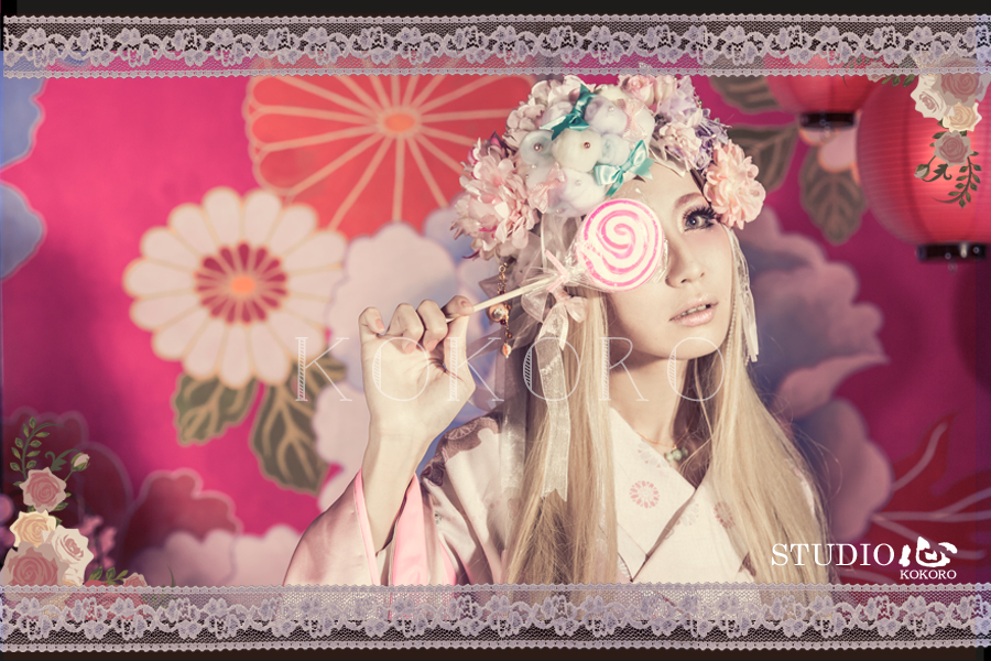 京都 花魁体験 ピンク背景 着物