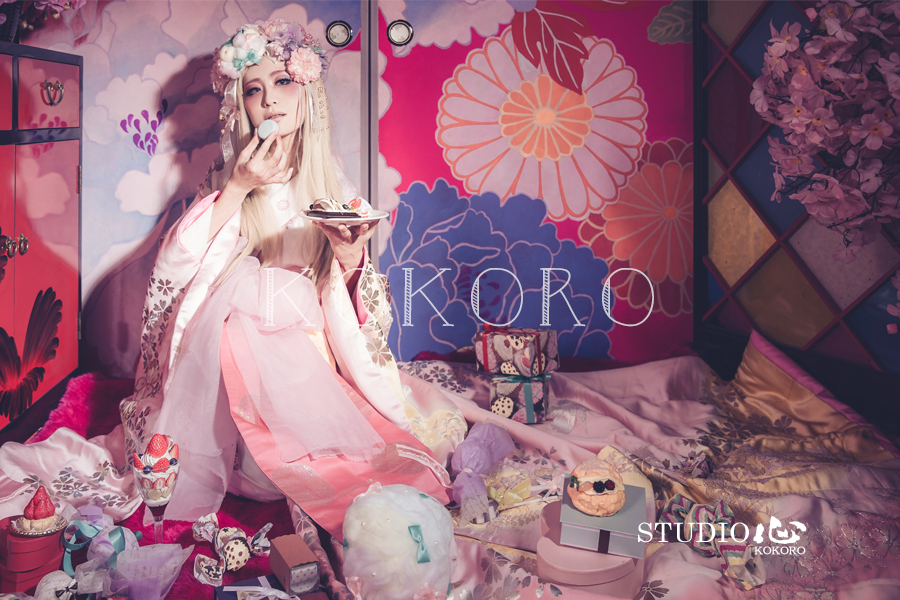 京都 花魁体験 ピンク背景 着物