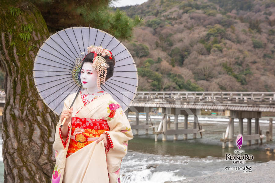 京都嵐山で花魁体験と舞妓体験