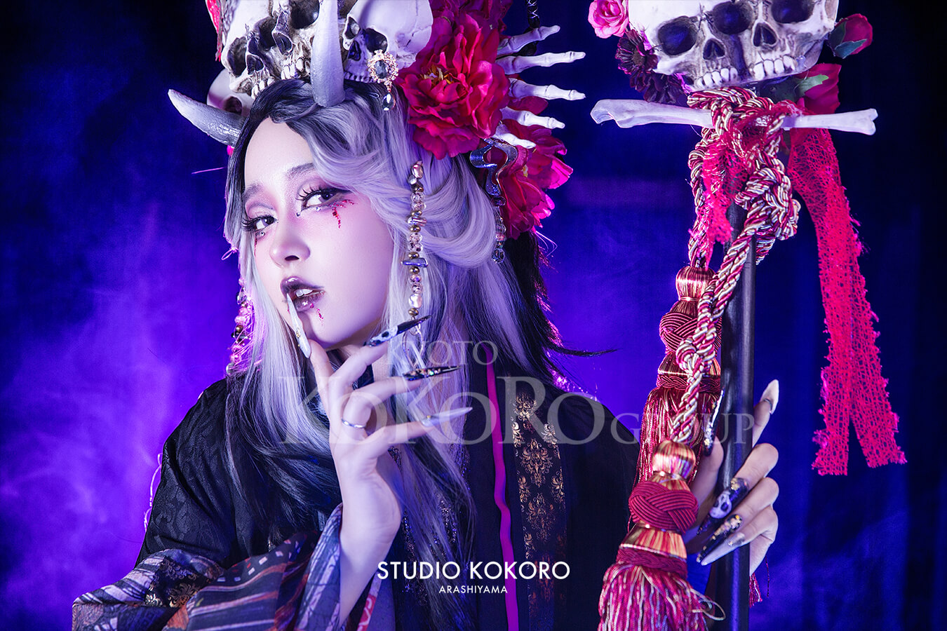 骸姫のピンク黒ツインテールウィッグで楽しむギャル風スタイル