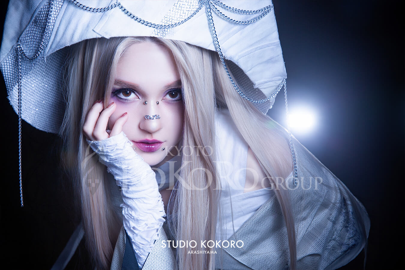 Guest wearing the Ittanmomen Yokai Plan with natural makeup and blonde wig