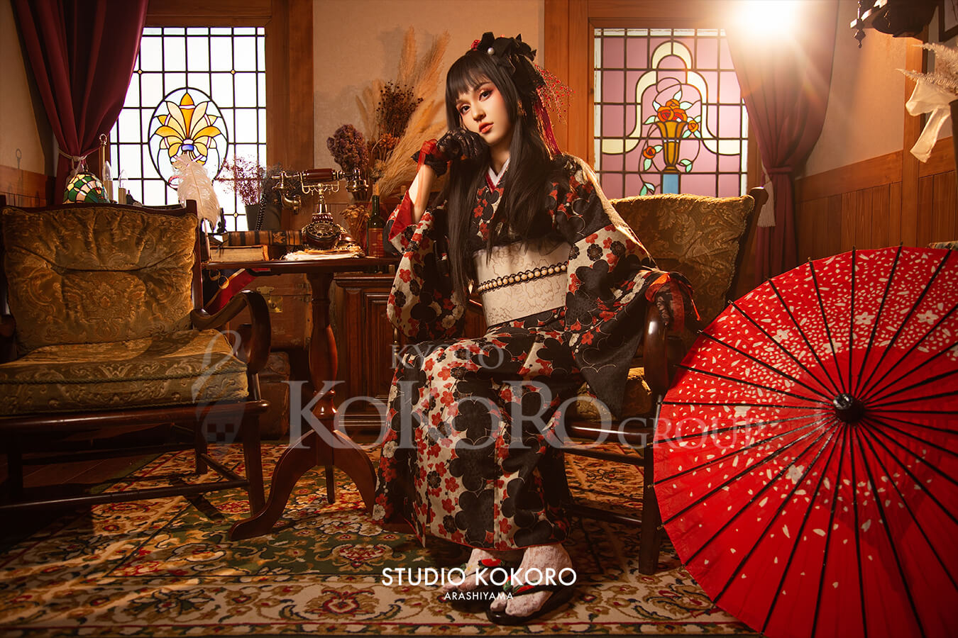 Guest wearing a chic coordinated kimono with lace ribbons and pearls